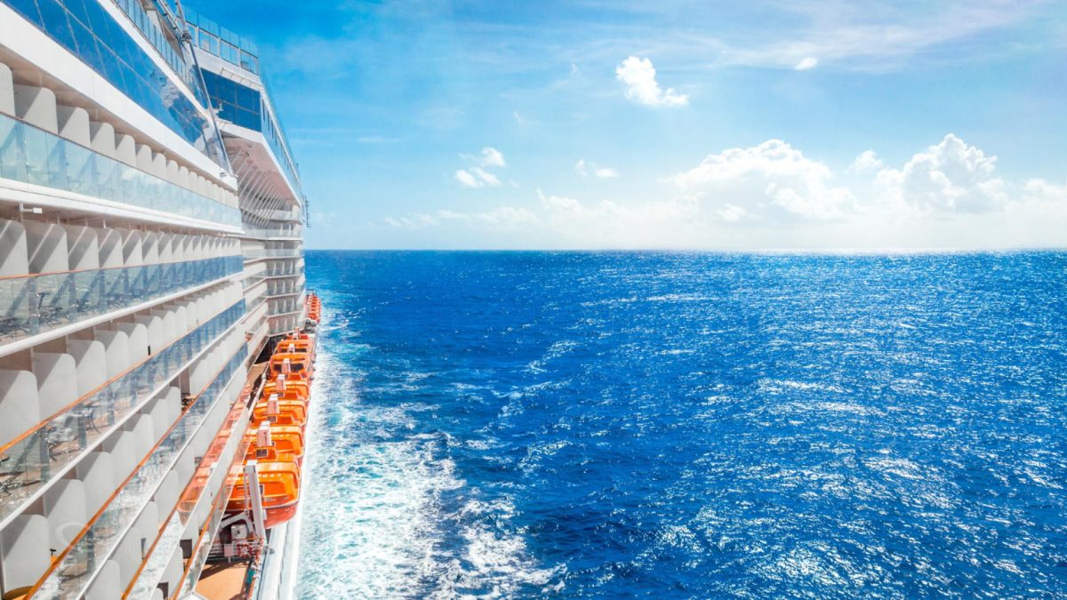 Partir en croisière en Polynésie : une aventure faite pour les jeunes voyageurs ?
