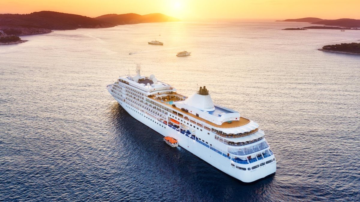 Tour du monde en croisière : le grand voyage à portée de passerelle
